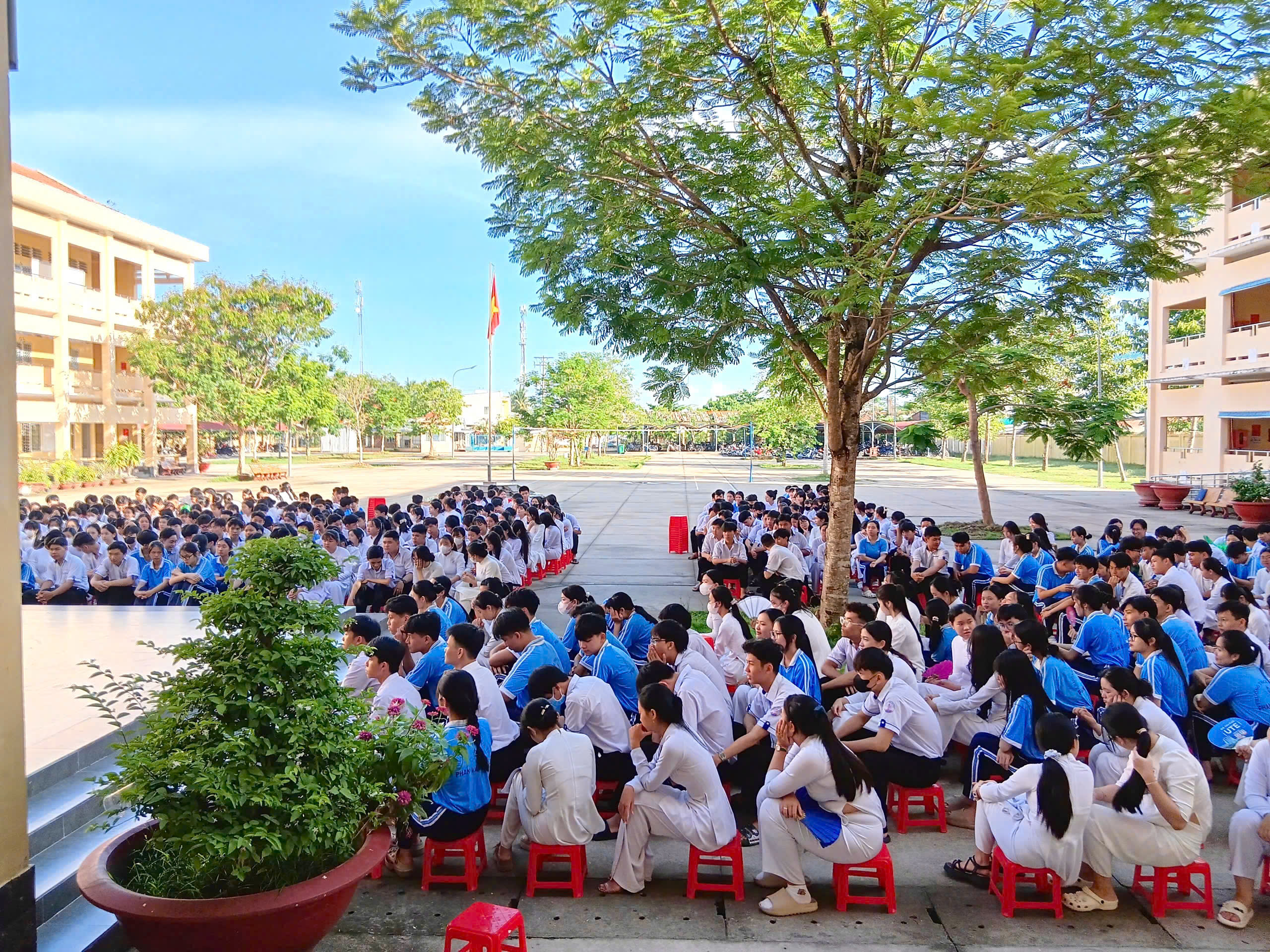 Buổi chia sẽ ở trường THPT Nguyễn Văn Đán